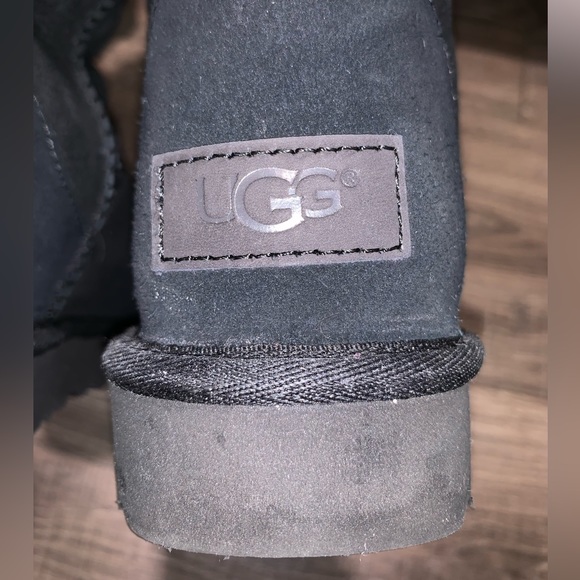Ugg Classic ll Genuine Shearling Lined Short Boot - Picture 8 of 8